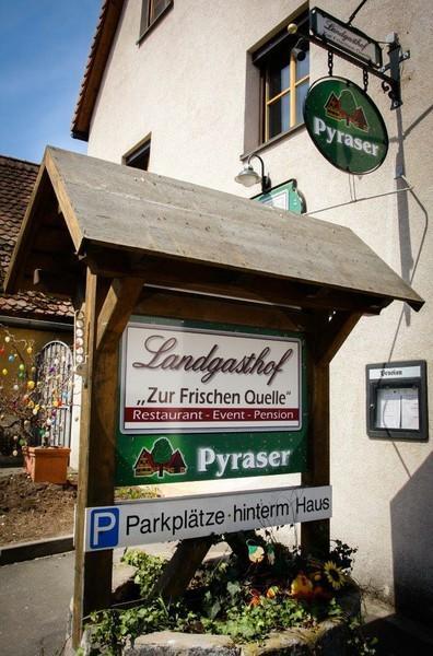 ホテル Zur Frischen Quelle オーバーアスバッハ エクステリア 写真
