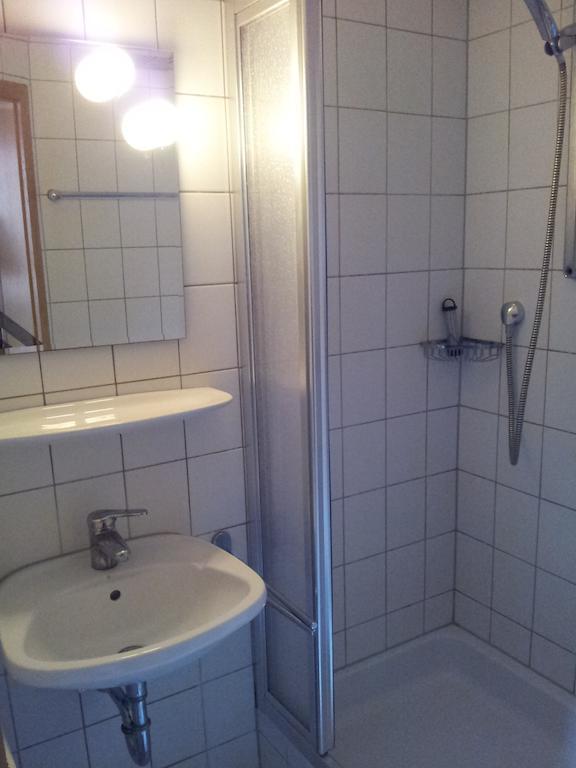 ホテル Zur Frischen Quelle オーバーアスバッハ 部屋 写真